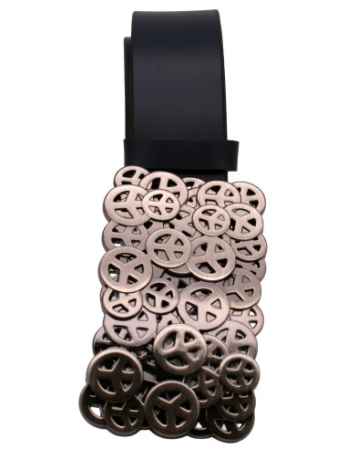 Vue enroulée de la ceinture montrant la boucle plaque décorée d’une composition artistique de symboles Peace & love